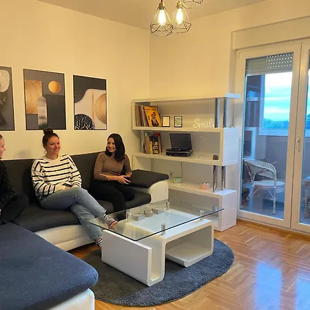 דירה Apartman Osmeh Na Dlanu סומבור