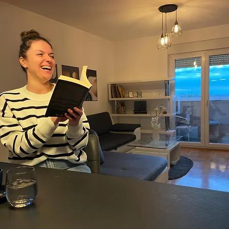 Apartman Osmeh Na Dlanu * סומבור
