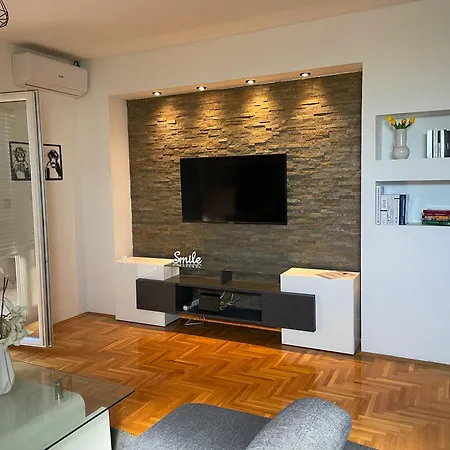 Apartman Osmeh Na Dlanu סומבור