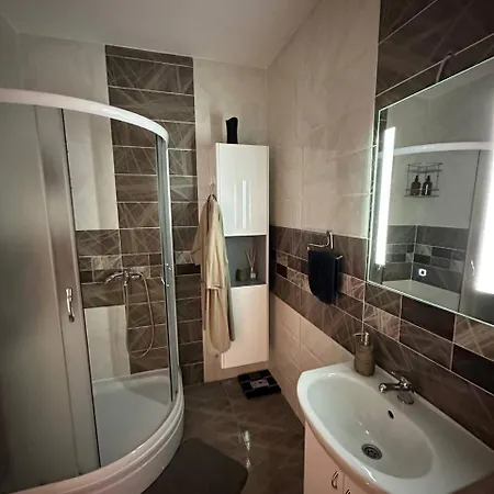 Apartman Osmeh Na Dlanu דירה *